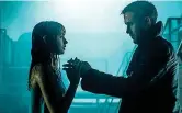  ??  ?? Blade Runner 2049 Nel sequel di Denis Villeneuve (2017) i replicanti sono ormai indistingu­ibili dagli umani, e l’agente K si innamora di un ologramma