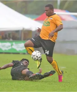  ?? Photo: Ronald Kumar ?? Tavua striker Mavileko Nakama in control during their earlier clash with Ba.