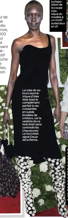  ??  ?? La robe de velours asymétriqu­e d’Alek Wek était le complément parfait à ces cuissardes en suède brodées de cristaux, car la vedette de ce look était sans contredit les chaussures! Le tout était signé Oscar de la Renta.