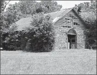  ?? NWA Democrat-Gazette/ANDY SHUPE ?? The barn at Fitzgerald Station is one of the few structures that remain from the Butterfiel­d Overland Express stagecoach route.