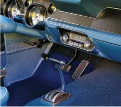  ?? ?? BELOW: A plated Sports Sprint air cleaner lid was included on the Pacesetter, regardless of whether the sixcylinde­r or 289-cid V-8 was installed. This 289 is the car’s original engine.