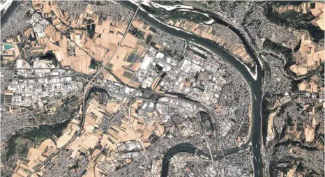  ?? FOTO: PLANET ?? Eine Satelliten­aufnahme von Koblenz: Rund eineinhalb Millionen Fotos schicken die Orbiter der Berliner Firma Planet pro Tag zur Erde.
