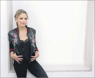  ?? INVISION/AP ?? In this April 5, 2017 photo, actor and author Sarah Michelle Gellar poses for a portrait in New York to promote her cookbook, “Stirring Up Fun with Food: Over 115 Simple, Delicious Ways to Be Creative in the Kitchen.”