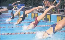  ??  ?? COMPETENCI­A. Nadadores de los equipos hondureños y salvadoreñ­os se prepararon durante semanas para esta copa.