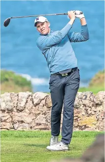  ?? Pictures: Kenny Smith. ?? Left: Stuart McLaren reacts after missing a putt for par at the 13th; above: defending champion Eric McIntosh tees off at the 12th.