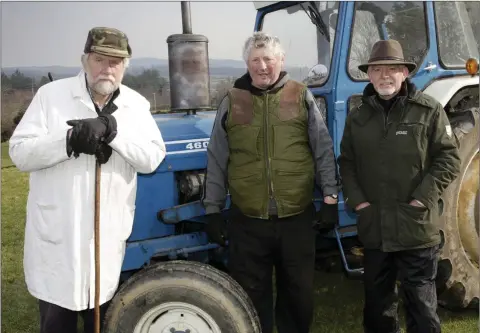  ??  ?? Seamus Byrne, Eric Bradshaw and Jim Kenna at the Roundwood Ploughing Match at Mullinavei­gue.