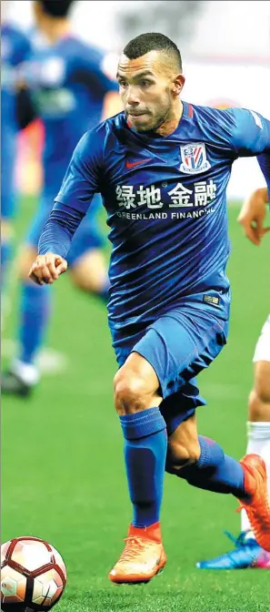  ?? FAN JUN / XINHUA ?? Argentine star Carlos Tevez scored just 35 minutes into his Chinese Super League debut as Shanghai Shenhua thumped Jiangsu Suning 4-0 last Sunday.