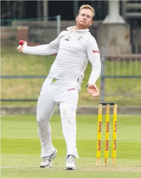  ?? Picture: Gallo Images ?? KEY MAN. Off-spinner Simon Harmer is set to play a huge role in the Warriors’ push for Sunfoil Series honours this week.