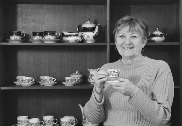  ?? JANA CHYTILOVA ?? Kveta Privora, pictured with traditiona­l Czech chinaware, came to Canada in 1968 shortly after the Prague Spring.