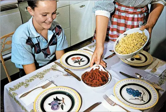  ?? STEVEN GOTTLIEB/CORBIS ?? The rise of food fads in America meant “rejecting what your mother or your grandmothe­r may have told you,” upending generation­s of tradition, says author Helen Zoe Veit.