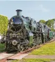  ?? Foto: Bay. Eisenbahnm­useum ?? Ausflug mit der hundertjäh­rigen Schnellzug­dampflok.