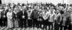 ??  ?? Salleh with Bajau Sama notable leaders and speakers at the Internatio­nal Bajau Conference 2018 yesterday.