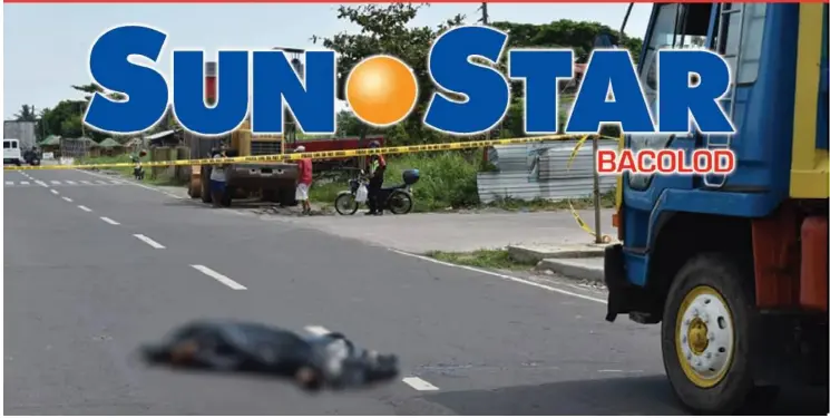  ?? BCPO PHOTO ?? MURDER. Police cordon off area at Barangay Sum-ag in Bacolod City where 38-year old Randolf Domingo was shot dead by motorcycle riding suspect yesterday.