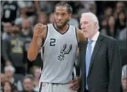 ?? DARREN ABATE — THE ASSOCIATED PRESS FILE ?? In this file photo, San Antonio Spurs forward Kawhi Leonard talks with coach Gregg Popovich during the second half of the team’s NBA basketball game against the Oklahoma City Thunder in San Antonio. Leonard declined an invitation to be with USA...