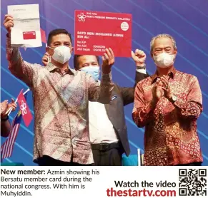  ??  ?? New member: Azmin showing his Bersatu member card during the national congress. With him is Muhyiddin.