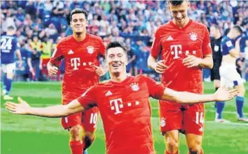  ??  ?? > Bayer Munich festeja el campeonato logrado en la Liga Alemana de Futbol.