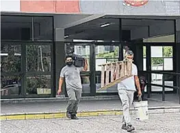  ?? LA VOZ ?? EN OBRAS. La escuela Carande Carro debió comenzar las clases en galpones.