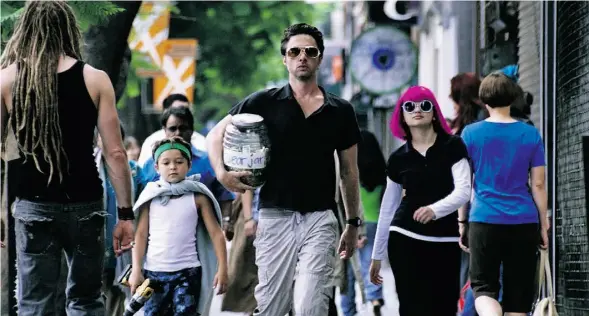  ?? EONE FILMS ?? Zach Braff, centre, has overdone the self-conscious feel in Wish I Was Here. Fortunatel­y, a stellar supporting cast give the movie some texture..