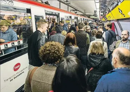  ?? CÉSAR RANGEL / ARCHIVO ?? Parada de metro de la Barcelonet­a durante una jornada de huelga