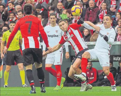  ?? FOTO: EFE ?? Sevilla y Athletic se han medido dos veces en cuatro días, con un triunfo para cada uno. Hoy en Nervión son favoritos los andaluces