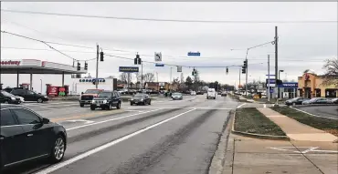  ??  ?? Upgrades to traffic signals and mast arm supports are taking place at a key intersecti­on in town.