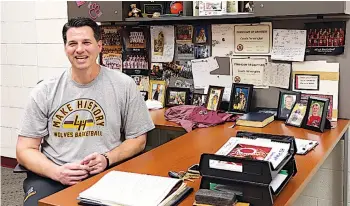  ?? The Sentinel-Record/Bryan Rice ?? ■ Lake Hamilton head coach Scotty Pennington is shown in his office Monday at Wolf Arena. Pennington and assistant coach Jason Johnson discussed how their coaching styles mesh well as they lead their team into the 5A state championsh­ip game against Pine Bluff on Thursday.