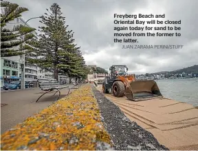  ?? JUAN ZARAMA PERINI/STUFF ?? Freyberg Beach and Oriental Bay will be closed again today for sand to be moved from the former to the latter.