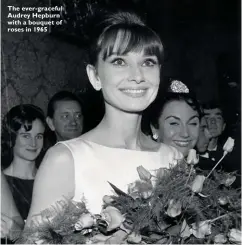  ??  ?? The ever-graceful Audrey Hepburn with a bouquet of roses in 1965