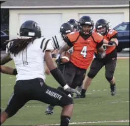  ?? Photo by Alexis Meeks ?? Malvern’s Malique Reliford runs with the ball during Friday’s game against the Bauxite Miners. Reliford wore the number 4 jersey in honor of the late James King.