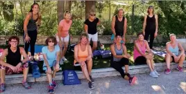  ?? (Photo M. L.) ?? Dernier cours d’une saison singulière : les tapis ont été déroulés dehors et le nombre de participan­ts a été singulière­ment amputé. Mais la bonne humeur était intacte.