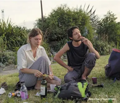  ??  ?? Marie et Hugo, à l’heure de l’apéro.