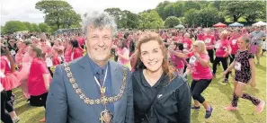  ??  ?? ● Councillor Ioan Thomas,Caernarfon Mayor,starts the race off with organiser Kirsti Thompson