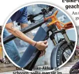  ?? ?? Um die E-Bike-Akkus zu schonen, sollte man sie im Winter vom Rad montieren und mitnehmen.