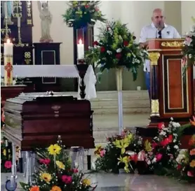  ?? CORTESÍA DE ALONSO SOTO ?? El funeral se llevó a cabo a las 11 a. m. en Grecia.