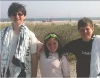  ?? LINDA BRODER ?? Siblings Zack, right, and Lizzie, centre, taught their mom how to experience joy again after the unexpected death of Brendan, left.