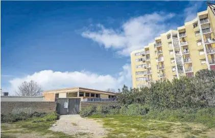  ?? S. GARCÍA ?? El edificio de nueva planta que se comenzó a construir para ampliar la residencia, sin avances desde agosto de 2022.