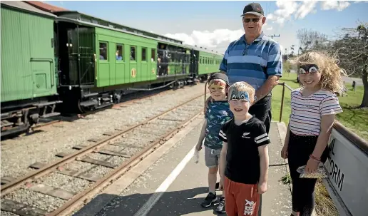  ?? BEJON HASWELL/STUFF ?? Harry Beaumont, 6, Neil Lawson, Patrick Opie, 5, and Lily Beaumont, 9, check out the engines at the Pleasant Point Railway and Museum’s 50th anniversar­y.