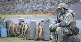  ?? SCOTT HEPPELL/AP ?? A Ukrainian soldier trains in northern England Thursday. Ukraine asked the EU to draft its anti-war resolution in consultati­on with U.N. member states, seeking strong support from the internatio­nal community.