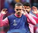  ?? REUTERS/SERGIO PEREZ ?? MENUJU CAMP NOU?: Antoine Griezmann saat berlatih Wanda Metropolit­ano, Madrid.