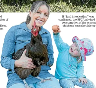  ??  ?? Liz Cowiewith her daughter Alice, 2, and her neighbour’s hen, Blackie.