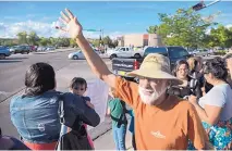  ??  ?? In one of a series of Santa Fe protests against the Dakota Access Pipeline, John Otter waves to passersby outside the Bank of America branch at St. Francis Drive and Paseo de Peralta.
