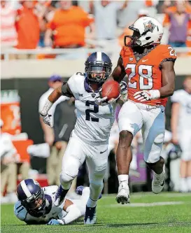  ?? [PHOTO BY SARAH PHIPPS, THE OKLAHOMAN] ?? Oklahoma State receiver James Washington, right, is now fourth on the school’s all-time receiving touchdowns list with 30.