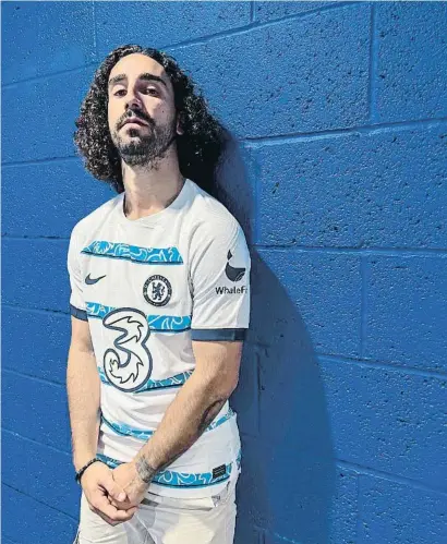  ?? TORLLRE AT ?? Cucurella, amb la samarreta del Chelsea, ha multiplica­t el seu preu de mercat per 30 en quatre anys