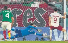  ?? AP ?? Mexico goalkeeper Guillermo Ochoa saves a penalty kick by Poland’s Robert Lewandowsk­i.