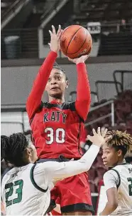  ?? Bob Levey/Contributo­r ?? Lyric Barr hit a game-winning 3-pointer to secure Katy’s first-ever berth in the regional semifinals.