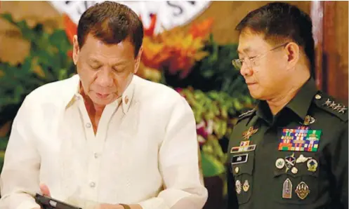  ?? SUNSTAR FILE ?? AñO. In this file photo, President Rodrigo Duterte inspects a gun as former military chief now Department of Interior and Local Government officer-incharge Eduardo Año looks on. /