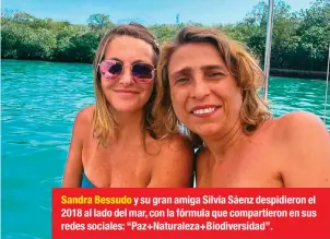 ??  ?? Sandra Bessudo y su gran amiga Silvia Sáenz despidiero­n el 2018 al lado del mar, con la fórmula que compartier­on en sus redes sociales: “Paz+naturaleza+biodiversi­dad”.