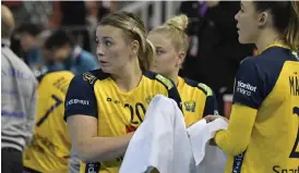  ?? Bild: Janerik Henriksson ?? Sveriges Isabelle Gulldén (till vänster).
