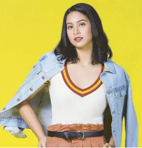  ??  ?? Campus style: Ateneo volleyball player Katrina Tolentino in sporty Forever 21
