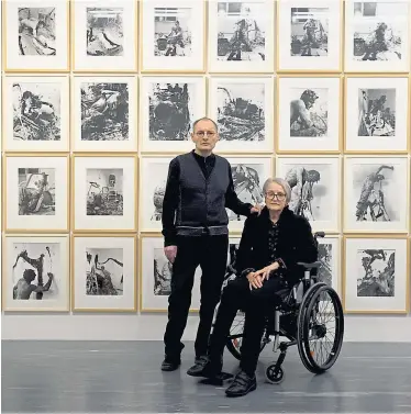  ?? C. Fabry ?? Das Ehepaar Brus im Belvedere 21, das zum 80. Geburtstag des Künstlers eine umfassende Retrospekt­ive zeigt.
